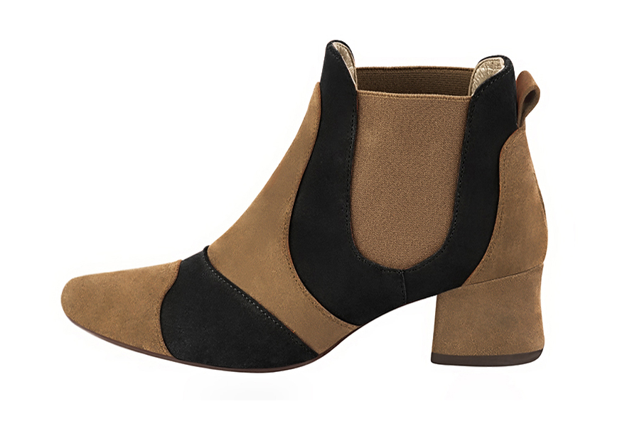Step out in two-tone leather Chelsea ankle boots with contrasting elastic side gussets for a bold, modern graphic style, in nude and pitch black leather with round toe and low flared heel - Florence KOOIJMAN